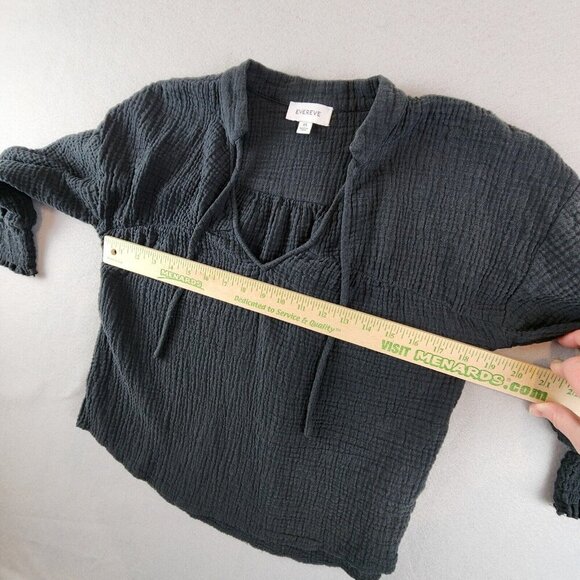 Evereve Eleanor Smocked Cotton Gauze Top 3/4 Sleeve Tie Neck Keyhole Black sz XS - Picture 3 of 9
